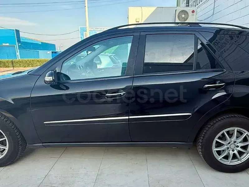 Usado Mercedes ML320 224 CV (164 kW) 2007 Negro SUV