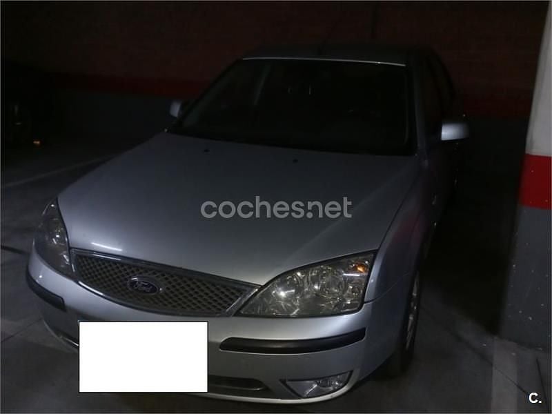 Usado Ford Mondeo Ghia 130 CV (95 kW) 2004 Gris / plata Berlina