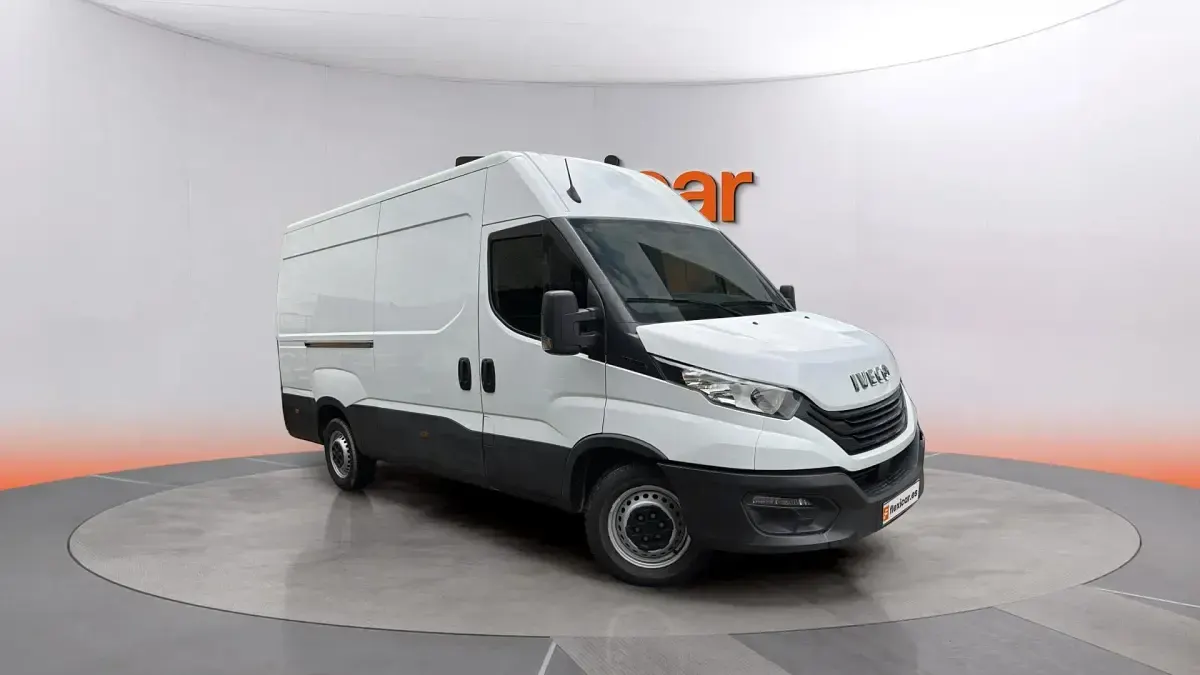 Begagnad Iveco Daily 156 HK (114 kW) 2023 Sedan