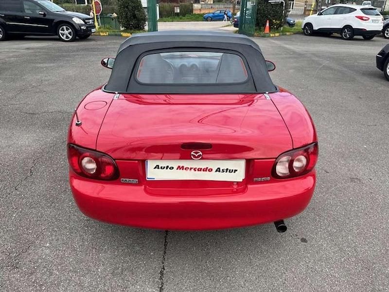 Usado Mazda MX5 Exclusive 110 CV (80 kW) 2001 Rojo Descapotable