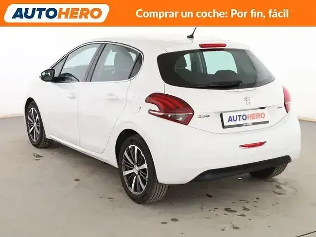 Begagnad Peugeot 208 Allure 110 HK (80 kW) 2016 Vit Halvkombi