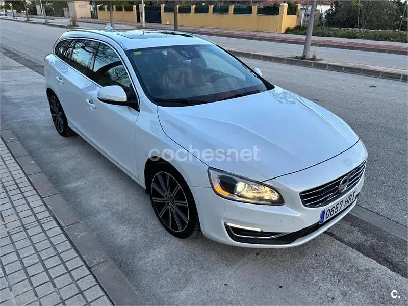 Usado Volvo V60 Summum 215 CV (158 kW) 2013 Blanco Familiar