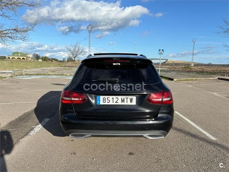 Usado Mercedes C200 150 CV (110 kW) 2019 Negro Familiar