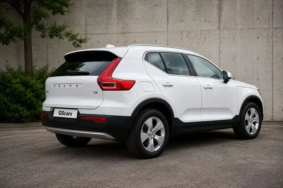 Usado Volvo XC40 Momentum 129 CV (94 kW) 2021 Blanco SUV
