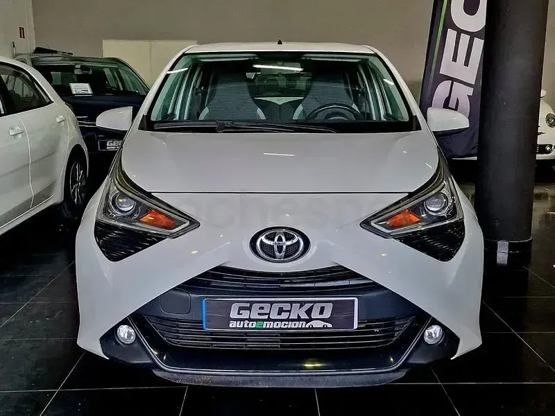 Usado Toyota Aygo X-cite 72 CV (52 kW) 2020 Blanco Utilitario