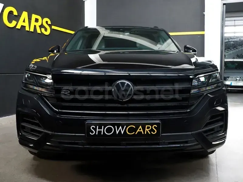 Käytetty VW Touareg R 462 HP (339 kW) 2022 Musta Katumaasturi