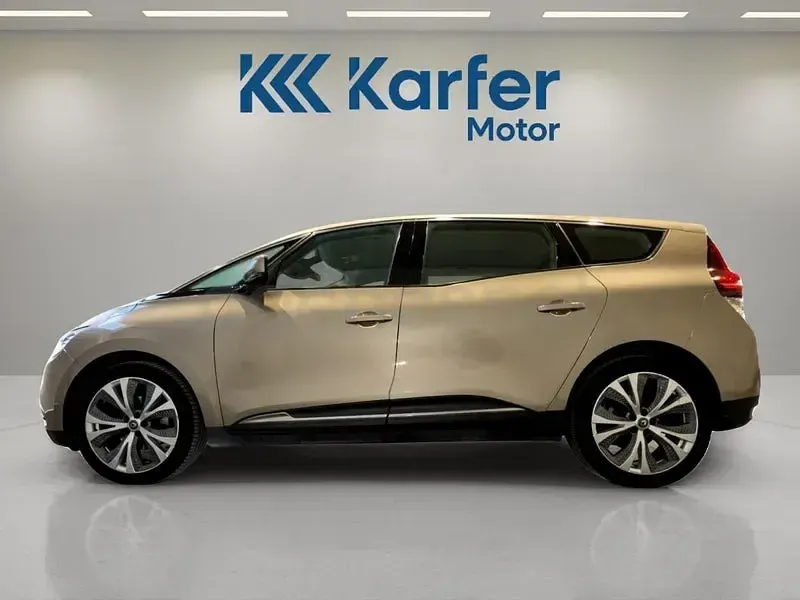 Usado Renault Grand Scénic IV Zen 150 CV (110 kW) 2021 Beige Monovolumen