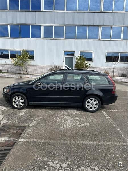 Usado Volvo V50 Momentum 136 CV (100 kW) 2007 Negro Familiar