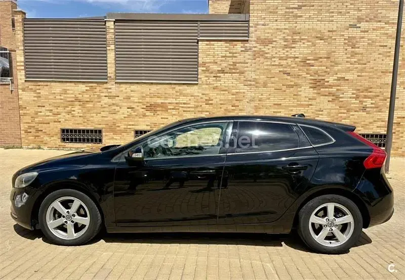 Usado Volvo V40 Momentum 115 CV (84 kW) 2013 Negro Berlina