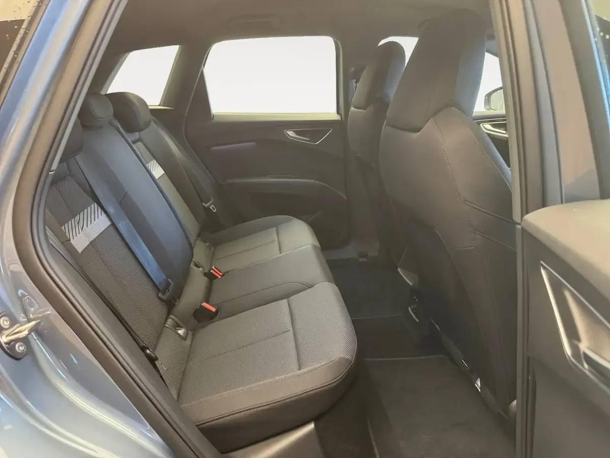 Usado Audi Q4 e-tron Advanced Plus 110 kW (150 CV) 2025 Azul SUV