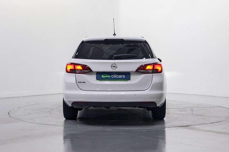 Usado Opel Astra Edition 105 CV (77 kW) 2020 Blanco Familiar
