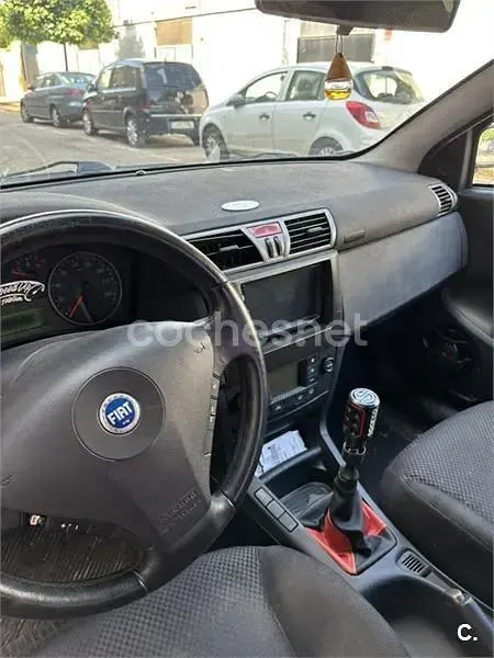 Usado Fiat Stilo 140 CV (102 kW) 2005 Rojo Berlina