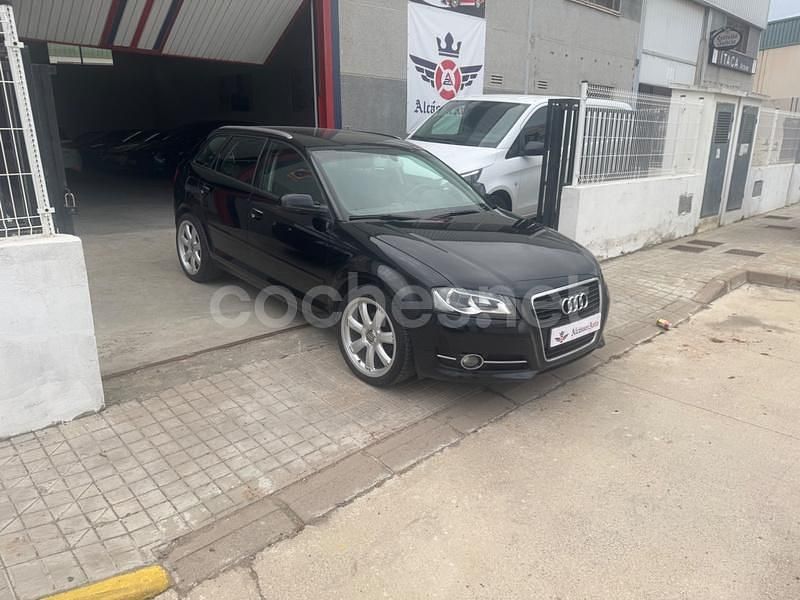 Usado Audi A3 Attraction 105 CV (77 kW) 2013 Negro Berlina
