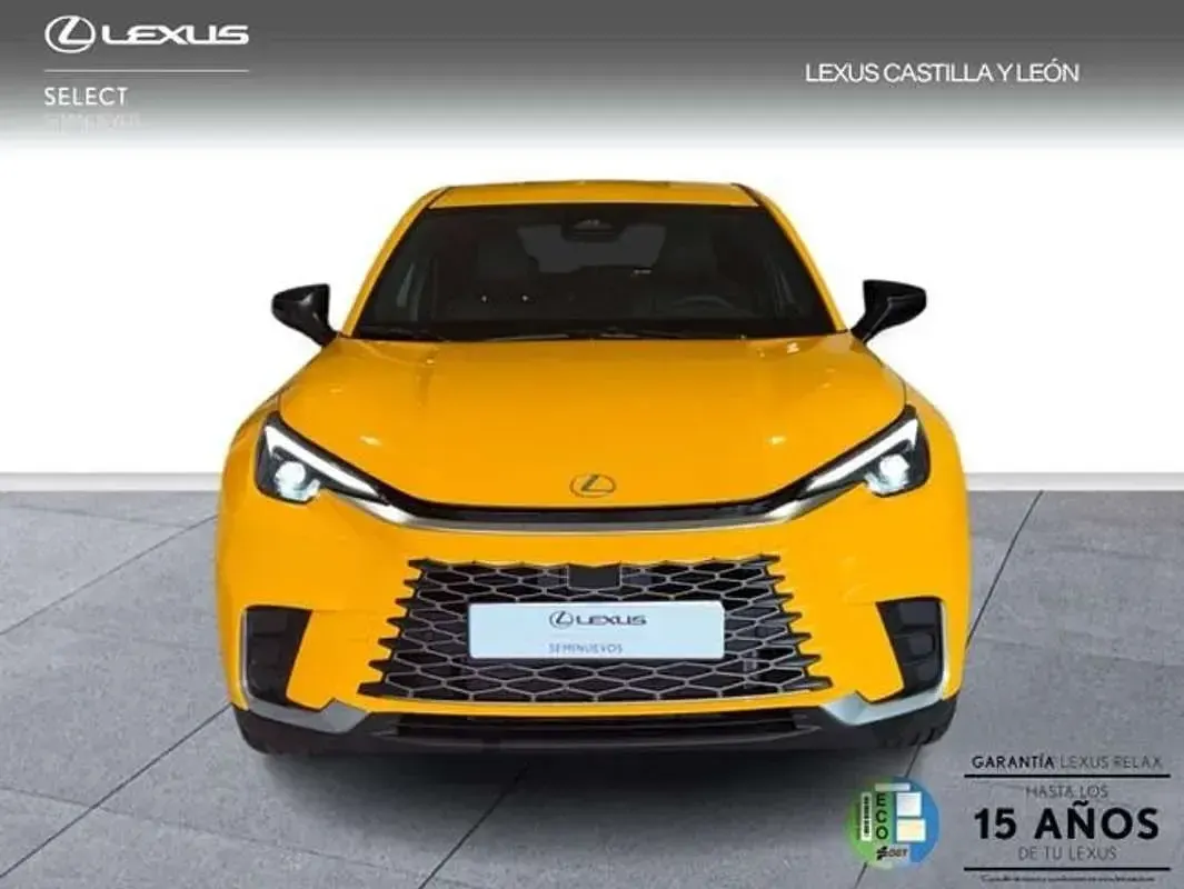 Usado Lexus LBX 136 CV (100 kW) 2025 Amarillo SUV