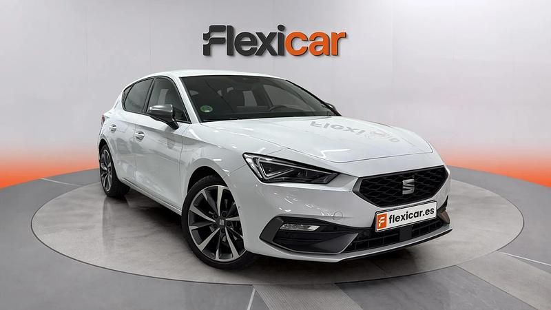 Usado Seat Leon FR 110 CV (80 kW) 2024 Blanco Familiar