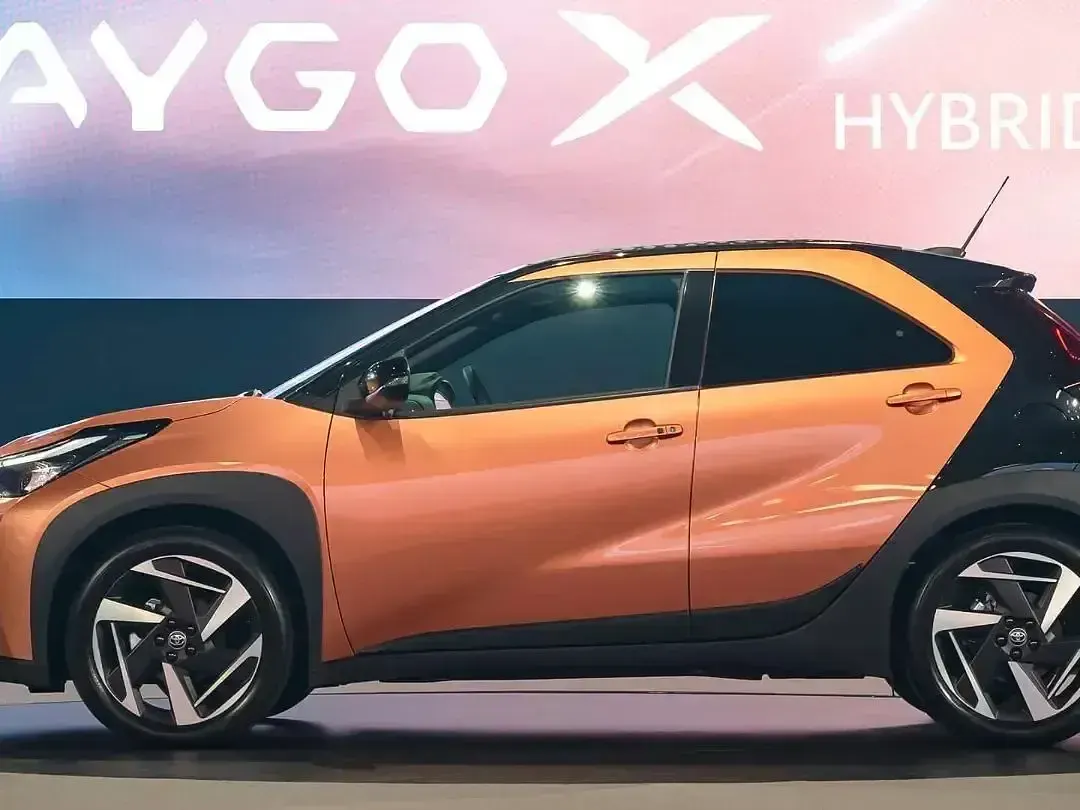 Nuevo Toyota Aygo X Play 116 CV (85 kW) 2025 Amarillo SUV