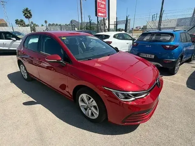 Usado VW Golf VII Life 150 CV (110 kW) 2021 Rojo Utilitario
