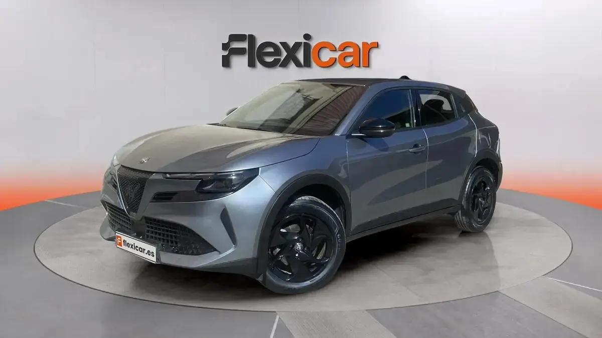 Usado Alfa Romeo Junior 136 CV (100 kW) 2025 Gris SUV