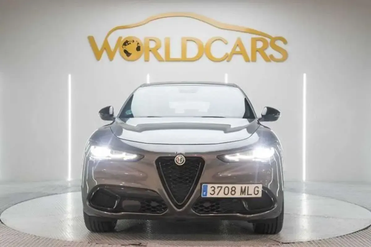 Usado Alfa Romeo Stelvio Veloce 209 CV (153 kW) 2023 Gris SUV