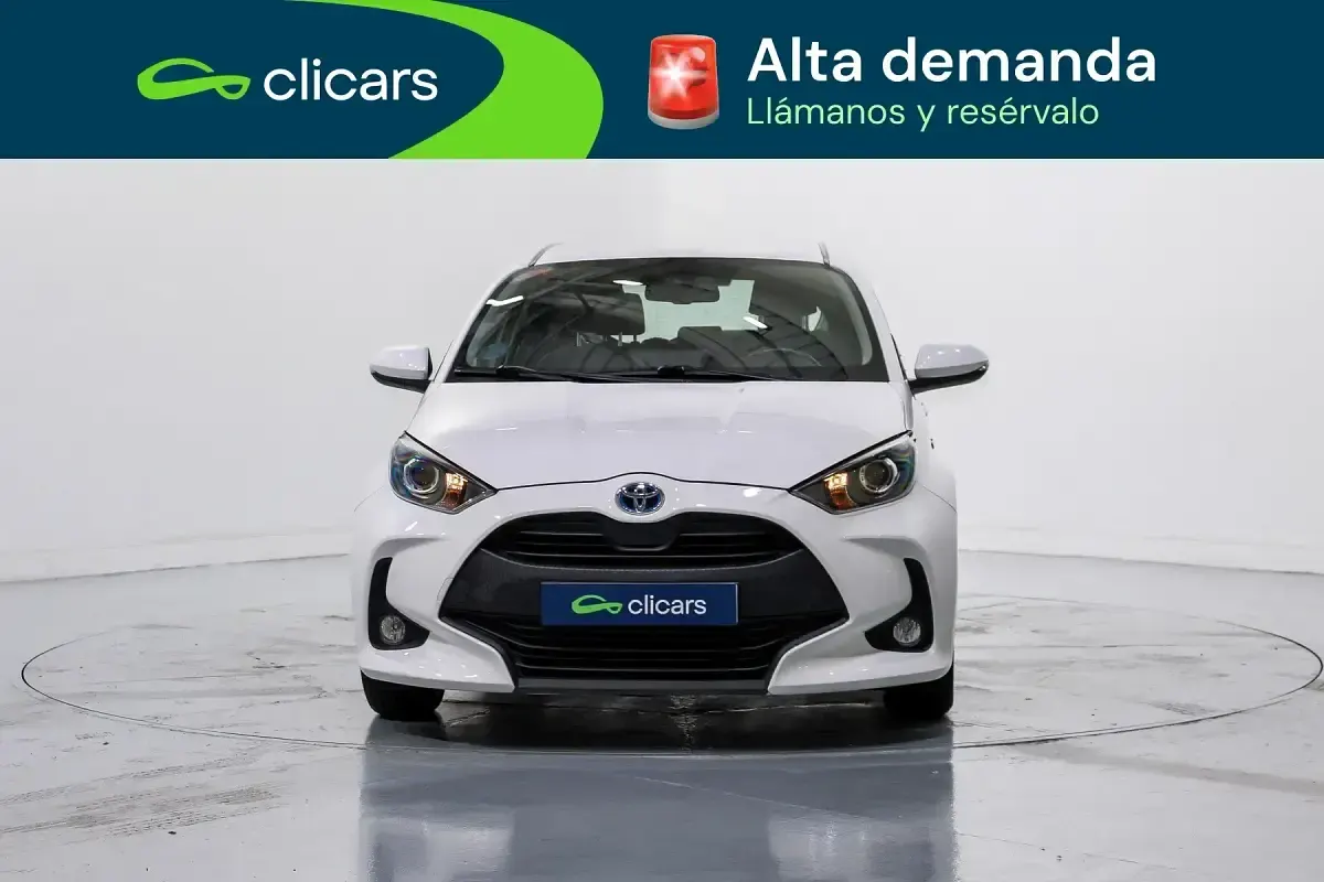 Usado Toyota Yaris Active 75 CV (55 kW) 2021 Blanco Utilitario