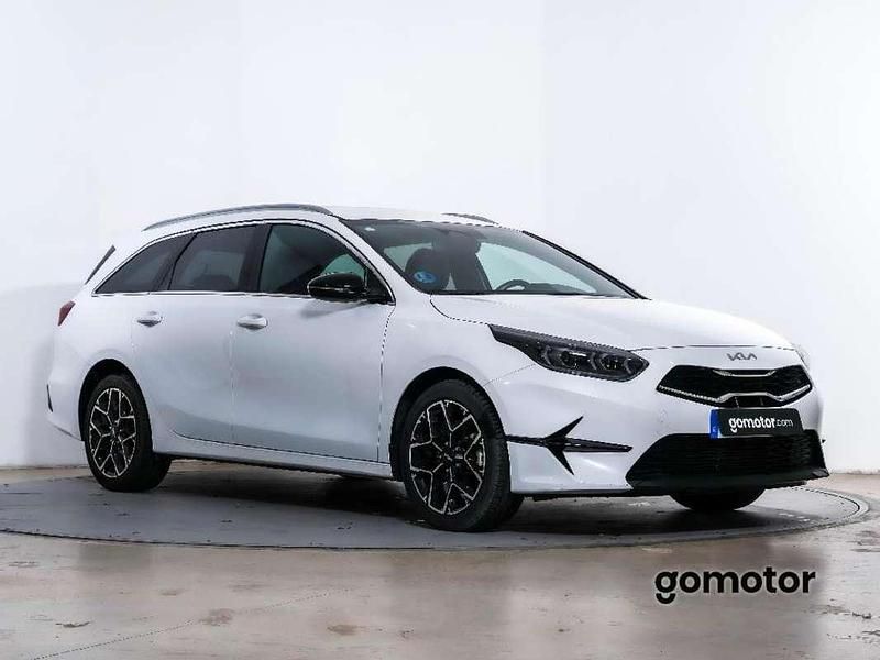 Usado Kia Ceed Style 101 CV (74 kW) 2025 Blanco Utilitario