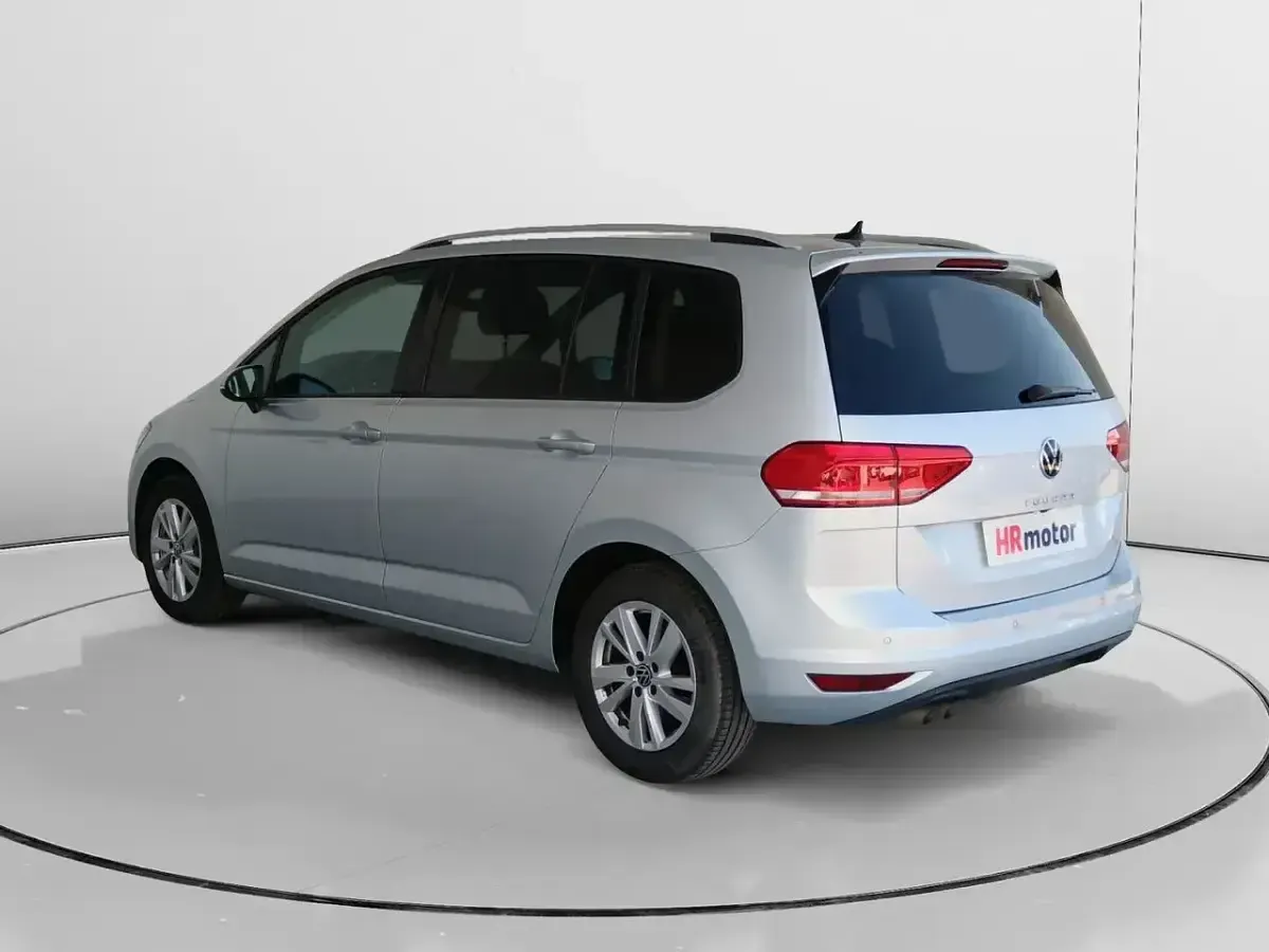 Usado VW Touran Advance 150 CV (110 kW) 2023 Gris Monovolumen