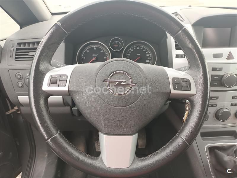 Usado Opel Zafira Family 110 CV (80 kW) 2010 Gris / plata Monovolumen