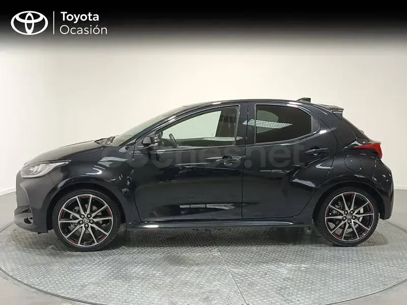 Käytetty Toyota Yaris Hybrid Sport 116 HP (85 kW) 2023 Musta Sedan