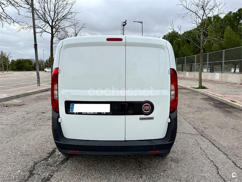 Usado Fiat Doblò Emotion 90 CV (66 kW) 2016 Blanco Monovolumen