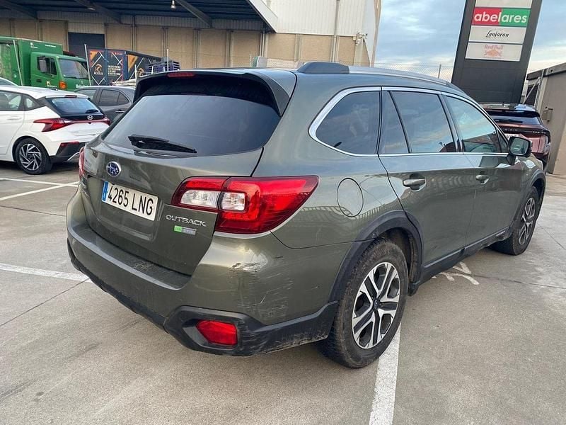 Usado Subaru Outback Sport 175 CV (128 kW) 2021 Verde Familiar