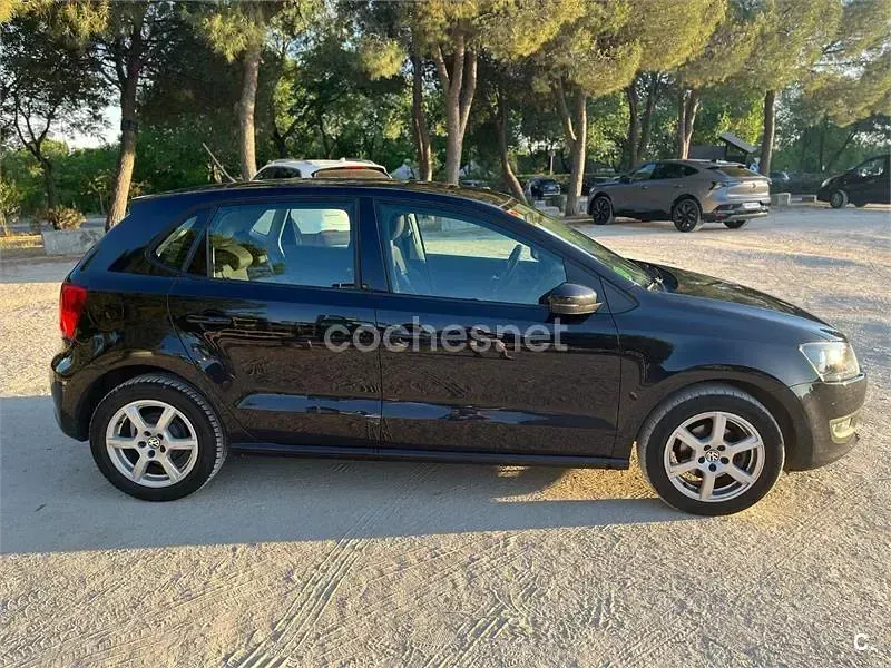 Usado VW Polo Advance 85 CV (62 kW) 2012 Negro Utilitario