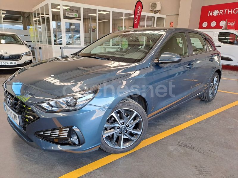 Gris / plata Usado 2022 Hyundai i30 Berlina | 16.600 € (Precio justo) - Imagen 1/4