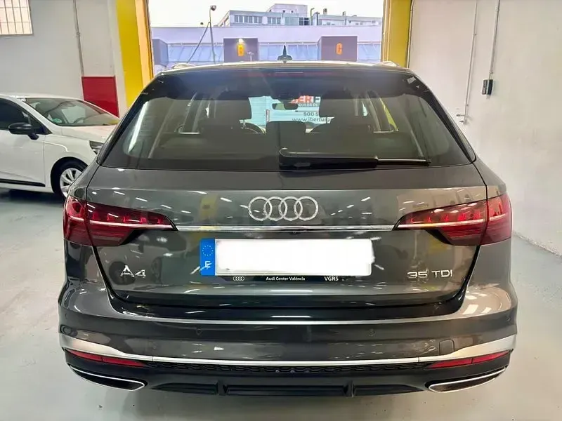 Usado Audi A4 S-Line 163 CV (119 kW) 2020 Gris / plata Familiar