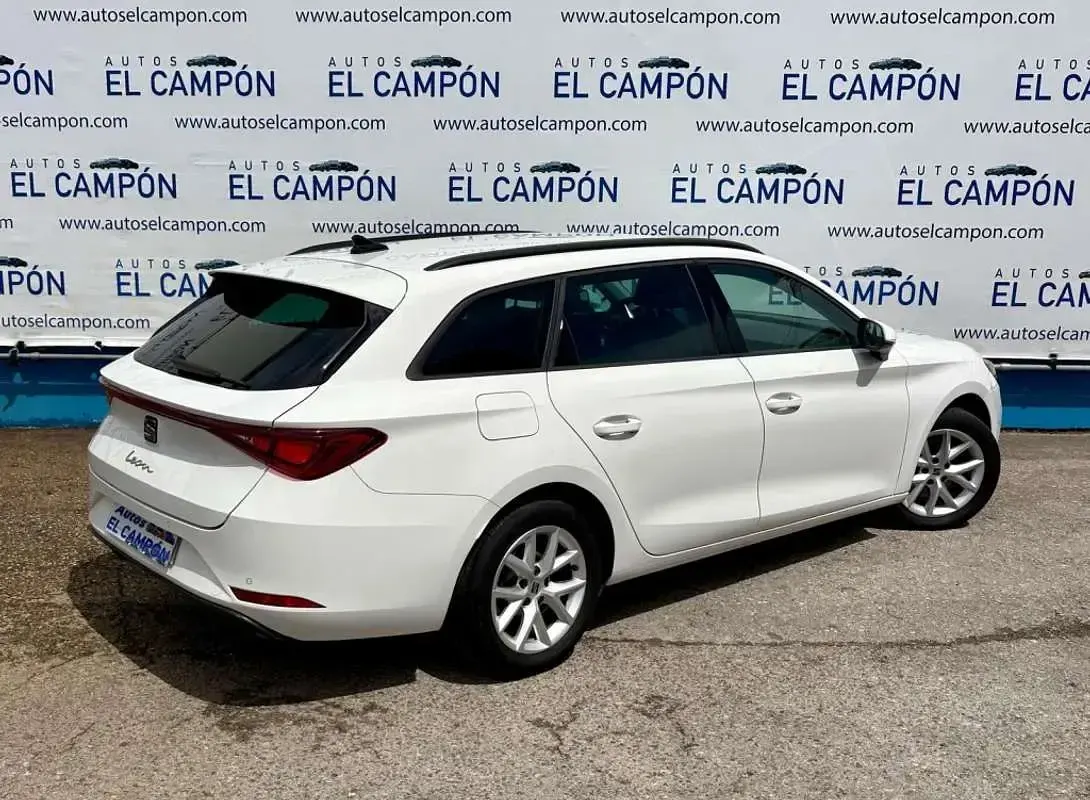 Usado Seat Leon ST Style 116 CV (85 kW) 2022 Blanco Familiar