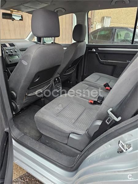 Usado VW Touran Advance 100 CV (73 kW) 2004 Gris / plata Monovolumen
