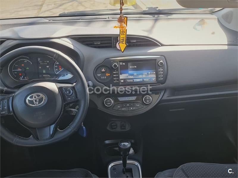 Usado Toyota Yaris Hybrid Active 100 CV (73 kW) 2018 Blanco Berlina