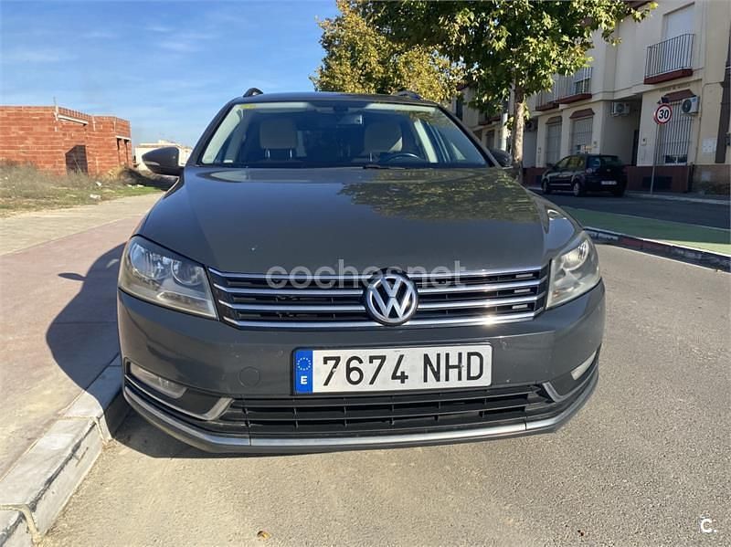 Usado VW Passat Advance 105 CV (77 kW) 2011 Gris / plata Familiar