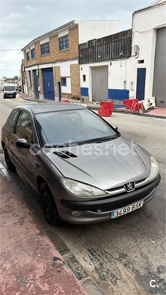 Usado Peugeot 206 70 CV (51 kW) 2002 Gris / plata Berlina