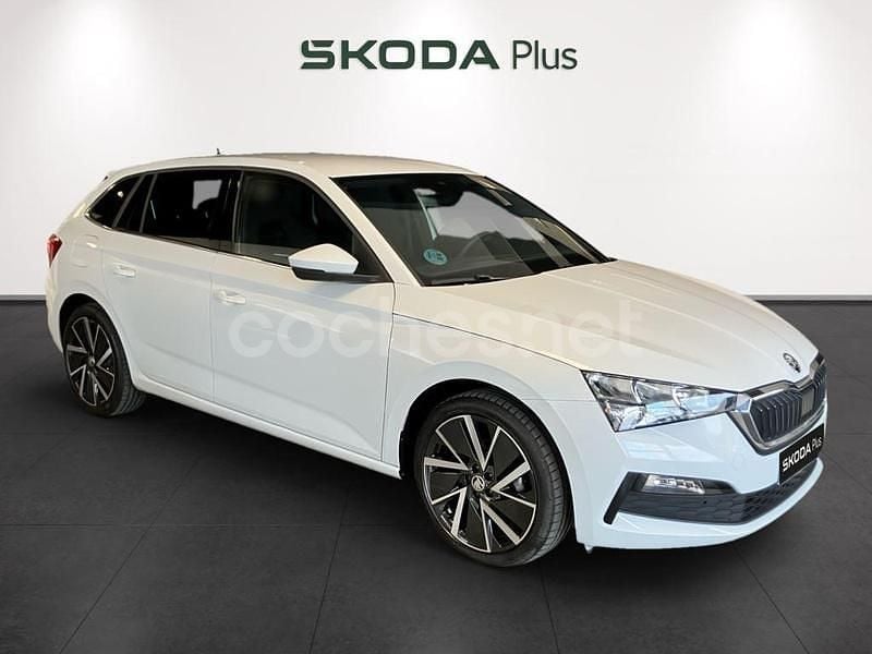 Blanco Usado 2024 Skoda Scala Sport Utilitario | 22.290 € (Precio justo) - Imagen 1/4