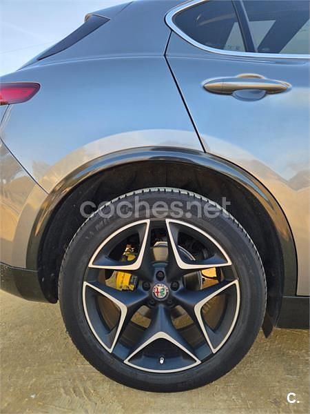 Usado Alfa Romeo Stelvio Ti 210 CV (154 kW) 2020 Gris / plata SUV