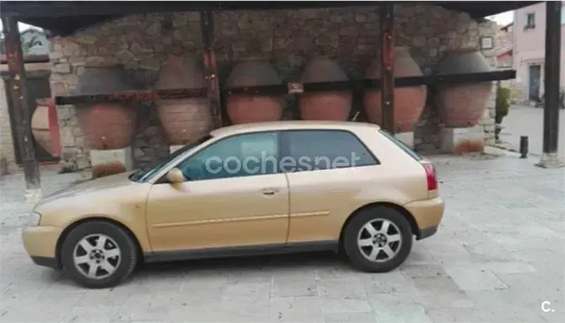 Usado Audi A3 Attraction 110 CV (80 kW) 1998 Beige Utilitario
