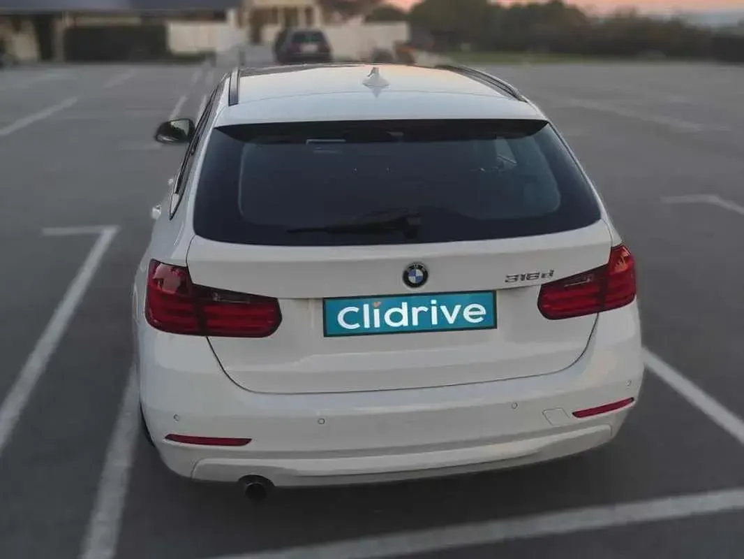 Usado BMW 318 143 CV (105 kW) 2013 Blanco Familiar