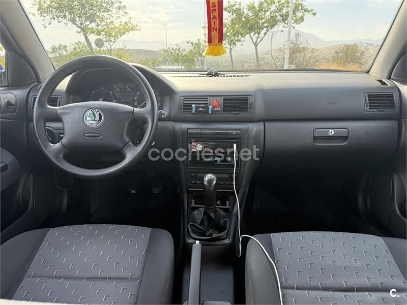 Azul Usado 2005 Skoda Octavia Berlina | 3300 € (Precio justo) - Imagen 1/4