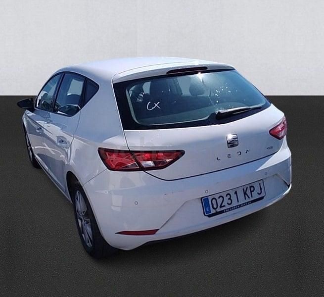Usado Seat Leon Style 110 CV (80 kW) 2018 Blanco Berlina