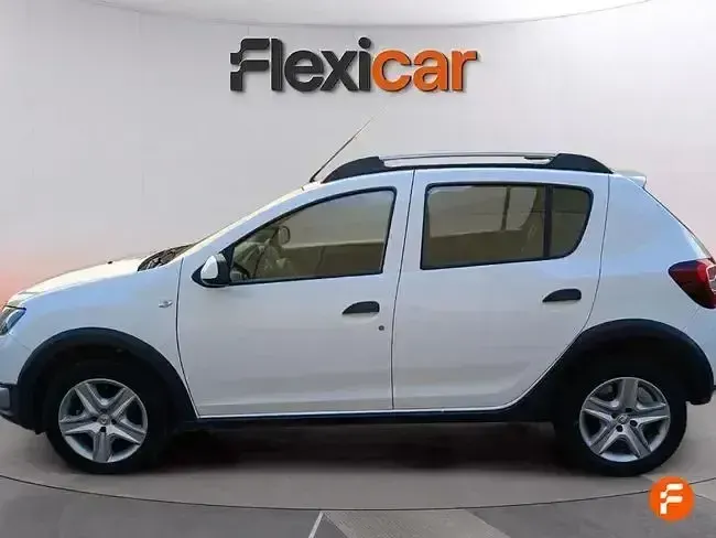 Usado Dacia Sandero Lauréate 90 CV (66 kW) 2016 Blanco