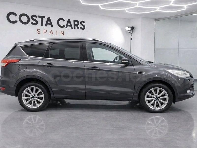 Usado Ford Kuga Titanium 150 CV (110 kW) 2016 Gris / plata SUV