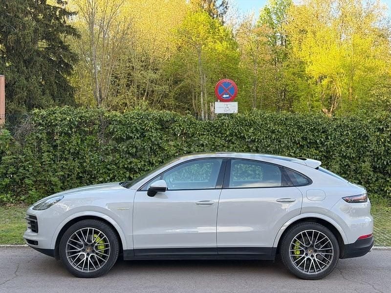 Usado Porsche Cayenne Platinum Edition 462 CV (339 kW) 2022 Gris / plata SUV