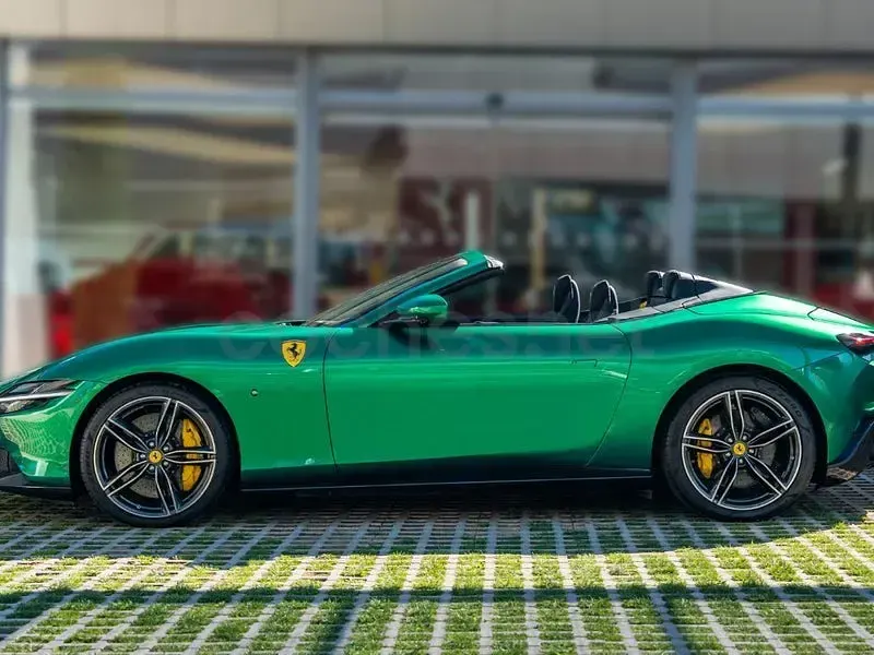 Usado Ferrari Roma 620 CV (456 kW) 2023 Verde Descapotable