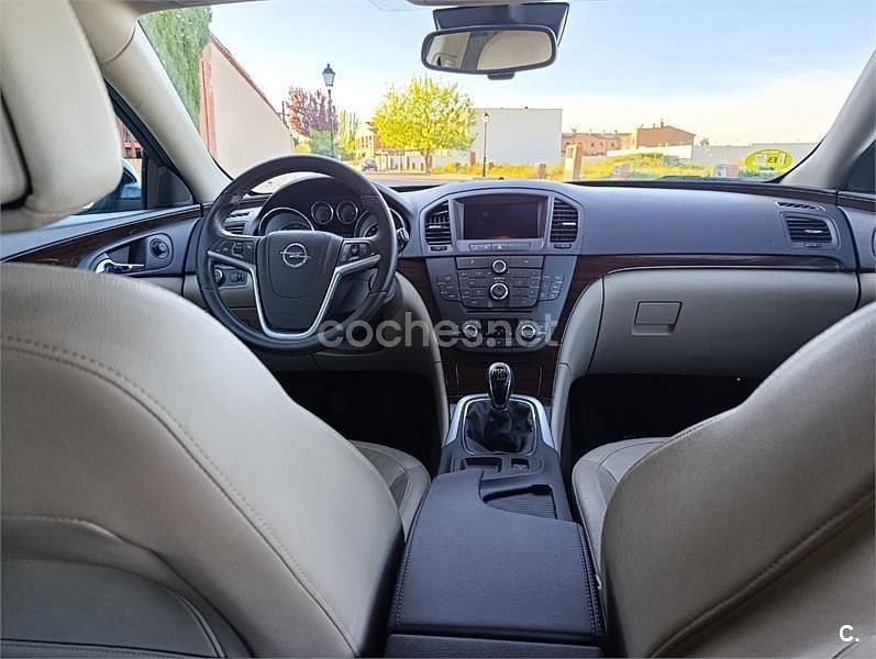 Usado Opel Insignia Edition 160 CV (117 kW) 2010 Negro Familiar