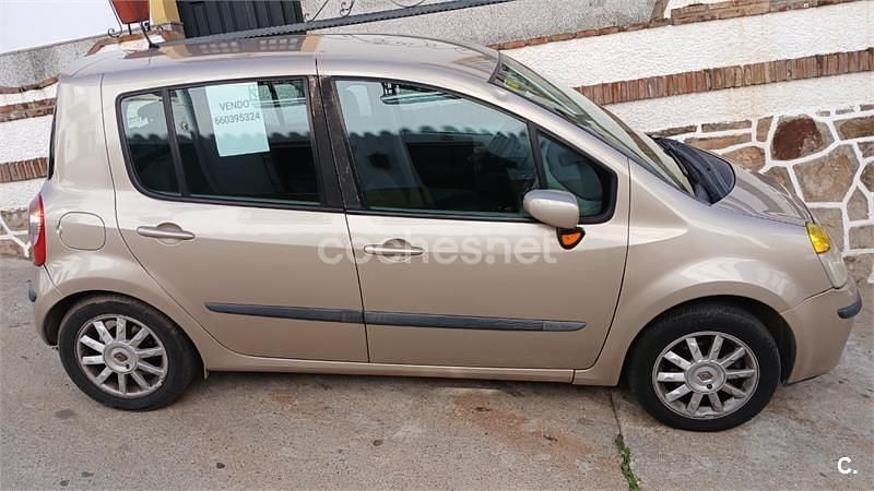 Usado Renault Modus Dynamique 98 CV (72 kW) 2004 Beige Monovolumen